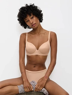 BODY MAKE-UP SOFT TOUCH – hladká podprsenka s lehkým polstrováním a kosticemi Triumph