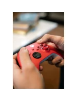 Ovladač Microsoft Xbox Series - pulzující červená barva