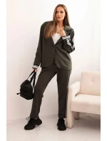 Dámský komplet s viskózou, s lampasem a sportovním sako khaki Dámský komplet s viskózou, s lampasem a sportovním sako khaki