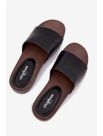 Dámské pantofle se zlatými nýty černé Terissa