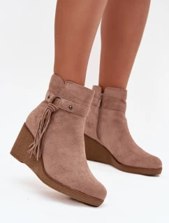 Zateplené dámské kotníkové boty na platformě s třásněmi béžové Olivarae