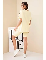 Dámský bavlněný komplet s krátkým rukávem a šortkami žlutý Dámský bavlněný komplet s krátkým rukávem a šortkami žlutý