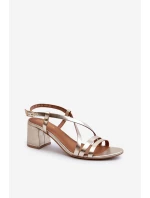 Sametové sandály na nízkém podpatku Maciejka 06653-25 Zlaté