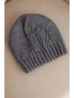 Dámská zimní čepice s vlnou zdobená flitry a pletením K473 grafitová