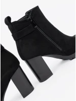 Designové černé dámské kotníčkové boty na širokém podpatku Designové černé dámské kotníčkové boty na širokém podpatku