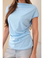 Dámská žebrovaná halenka z viskózy s vodovým výstřihem a s řasením modrá