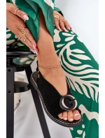 Elegantní Dámské Sandály S Zlatou Ozdobou Na Plochém Podpatku Černé S.Barski KV27-053 Elegantní Dámské Sandály S Zlatou Ozdobou Na Plochém Podpatku Černé S.Barski KV27-053