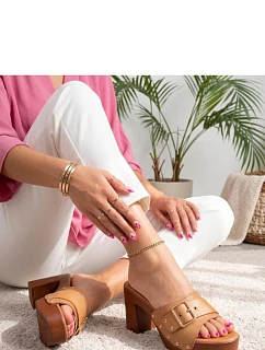 Klapky na podpatku model 229787 Solea