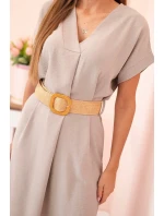 Šaty s ozdobným páskem kapučíno
