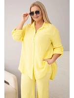 Dámský mušelínový komplet Plus Size s košilí zapínanou na knoflíky a kalhotami se širokými nohavicemi žlutý