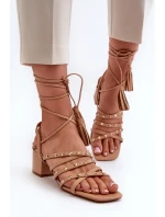 Šněrovací sandály na nízkém podpatku zdobené hřebíčky Camel Chrisele
