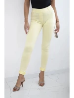 Bavlněné kalhoty se zirkony na zadních kapsách žlutý Bavlněné kalhoty se zirkony na zadních kapsách žlutý