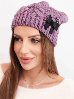 Dámská zimní čepice s ozdobnou mašlí a pleteným vzorem K438 švestková