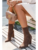 Dámské kozačky na podpatku s prošíváním hnědé Rosivelle Dámské kozačky na podpatku s prošíváním hnědé Rosivelle