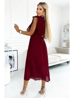 469-1 Plisované šaty s volánky, výstřihem a páskem - BURGUND