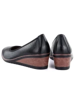 Dámské ažurové lodičky na platformě černé Vinceza 58629