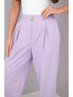 Dámské bavlněné kalhoty s vysokým pasem a ozdobným knoflíkem světle fialové