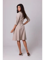 Zavinovací šaty se šálovým límcem B255 - béžové - BEwear Zavinovací šaty se šálovým límcem B255 - béžové - BEwear