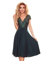 LINDA - Dámské šifonové šaty v lahvově zelené barvě s krajkovým výstřihem 381-2