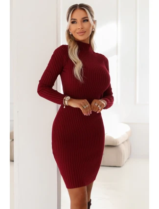 652-1 Elegantní vypasované svetrové šaty s rolákem, krásně zvýrazňující postavu - bordó