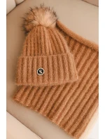 Dámský zimní komplet s pomponem a komin camelový Dámský zimní komplet s pomponem a komin camelový