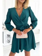 BINDY - Velmi žensky působící dámské šaty v lahvově zelené barvě s dekoltem 339-2 BINDY - Velmi žensky působící dámské šaty v lahvově zelené barvě s dekoltem 339-2