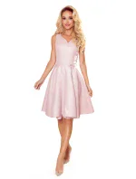 Pudrově růžové dámské rozšířené šaty s brokátem a s výstřihem ve tvaru srdce 114-14