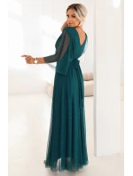 654-1 Dlouhé lesklé plus size šaty s výstřihem a průhlednými rukávy - lahvově zelené