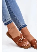 Dámské ploché pantofle s ozdobným detailem – camel