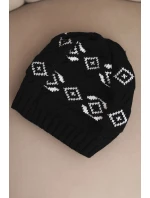 Dámská zimní čepice z vlny s geometrickým vzorem K434 černá + bílá