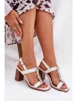 Dámské sandály na podpatku s ozdobným páskem bílé Mirfedi