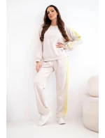 Dámská tepláková souprava Masełko s lampasy a volnou mikinou béžová
