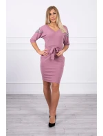 Šaty s křídly na ramenou tmavě růžové