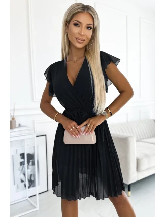 424-4 Šifonové plisované šaty s výstřihem a volánky - ČERNÁ