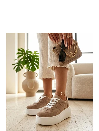 Sportovní boty na platformě model 226587 Solea Sportovní boty na platformě model 226587 Solea