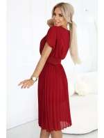 465-5 MIA Plisované šifonové midi šaty se širokým páskem - Bordeaux 465-5 MIA Plisované šifonové midi šaty se širokým páskem - Bordeaux