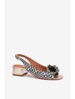 Kožené Dámské Sandály Na Klínku S Dekorativním Květinou Laura Messi 2973 Bílá-Černá Kožené Dámské Sandály Na Klínku S Dekorativním Květinou Laura Messi 2973 Bílá-Černá