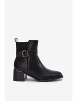 Dámské kotníkové boty Sylira na sloupku s páskem a přezkou – černé