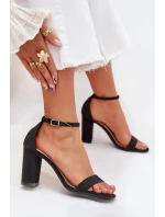 Dámské lesklé sandály na podpatku 1-215 Černé - Queen VIVI