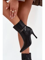 Dámské kotníkové boty na podpatku s páskem a stříbrným prvkem vyhřívané černé Bellisse