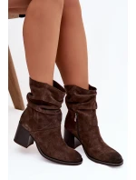 Kožené semišové kotníkové boty s nařasením na podpatku – čokoládové Zazoo
