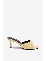 Lakované pantofle z umělé kůže na podpatku Žluté Melissea