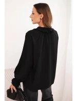 Dámská blůza z viskózy s výstřihem do V a vázáním u rukávů černá