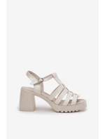 Lakované Kožené Dámské Sandály Na Podpatku Světle Béžové Vinceza 66621