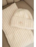 Dámský komplet čepice a dlouhého šálu z měkké příze ecru Dámský komplet čepice a dlouhého šálu z měkké příze ecru