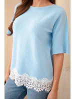 Dámský svetr s krátkým rukávem a krajkou modrý