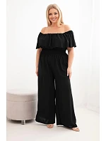 Dámský overal Plus Size s odhalenými rameny, volánem a širokými nohavicemi černý Dámský overal Plus Size s odhalenými rameny, volánem a širokými nohavicemi černý