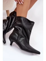 Dámské boty na nízkém podpatku s volnou cholewką – černé Jessalia Dámské boty na nízkém podpatku s volnou cholewką – černé Jessalia