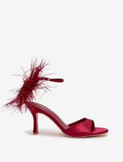 Sandály na podpatku s peřím Caelina – bordó