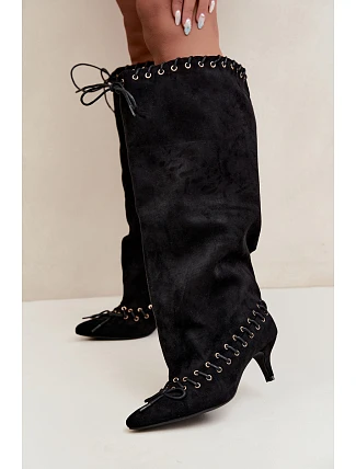 Černé kozačky s kitten heel z semiše s ozdobným šněrováním Juletta Černé kozačky s kitten heel z semiše s ozdobným šněrováním Juletta